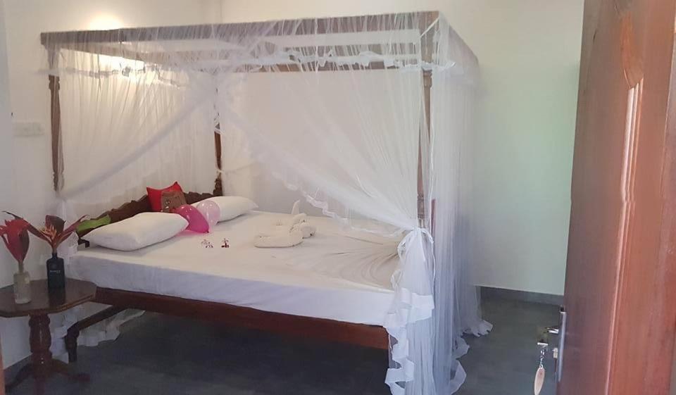 Damith Guest House Унаватуна Екстериор снимка