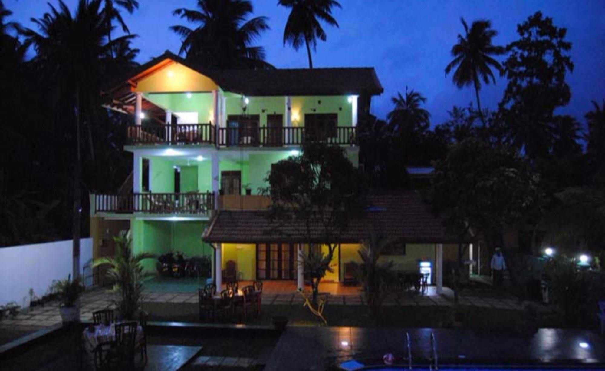 Damith Guest House Унаватуна Екстериор снимка