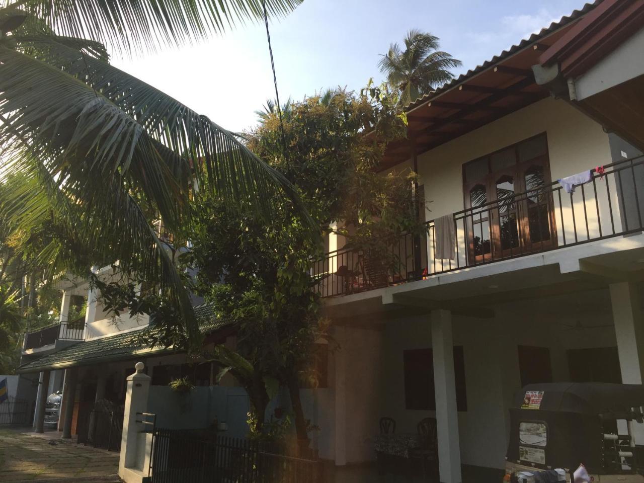 Damith Guest House Унаватуна Екстериор снимка